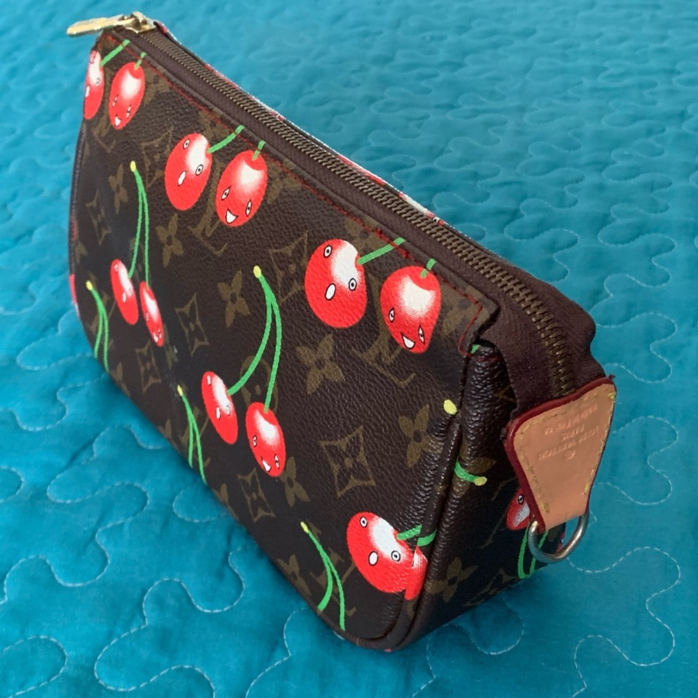 Louis Vuitton -Rare to Find Limited Edition Takashi Murakami Cerises Pochette - Picture 8 of 16